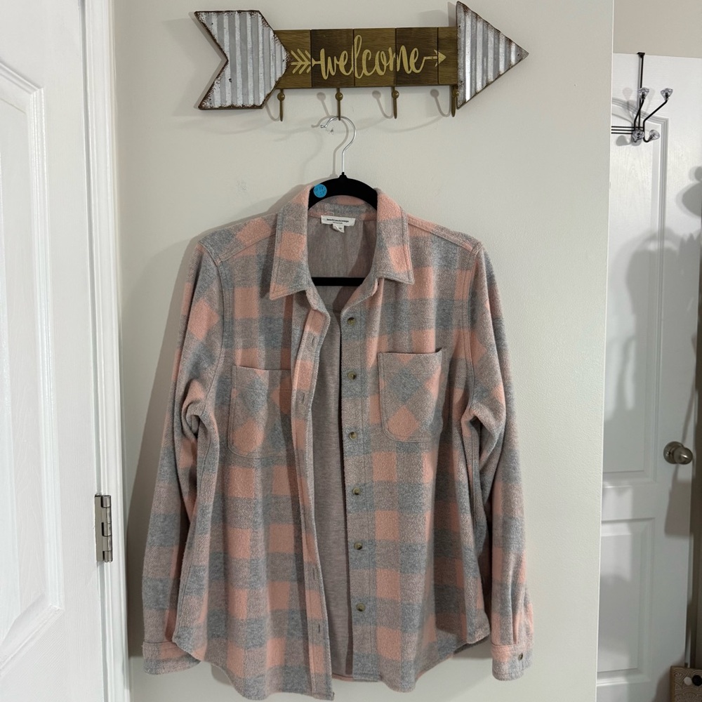 beachlunchlounge Pink and Gray Plaid Button-Down Flannel Jacket Shirt